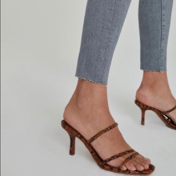 Solddd Outtt - Picture 3 of 9